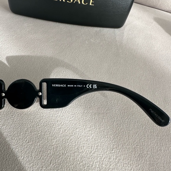 Versace sunglasses - Picture 5 of 6